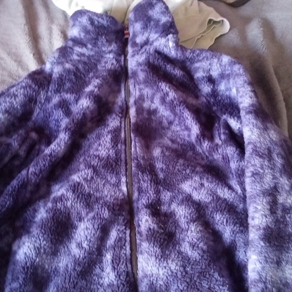 a jacket/sweater a size small